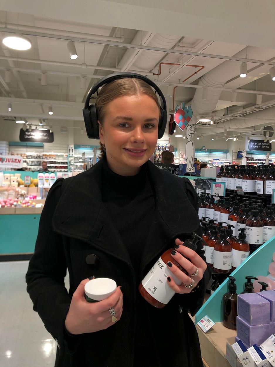 Jente handler n&oslash;dvendigheter