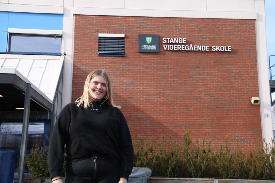 Vera Heide (18) foran Stange videreg&aring;ende skole