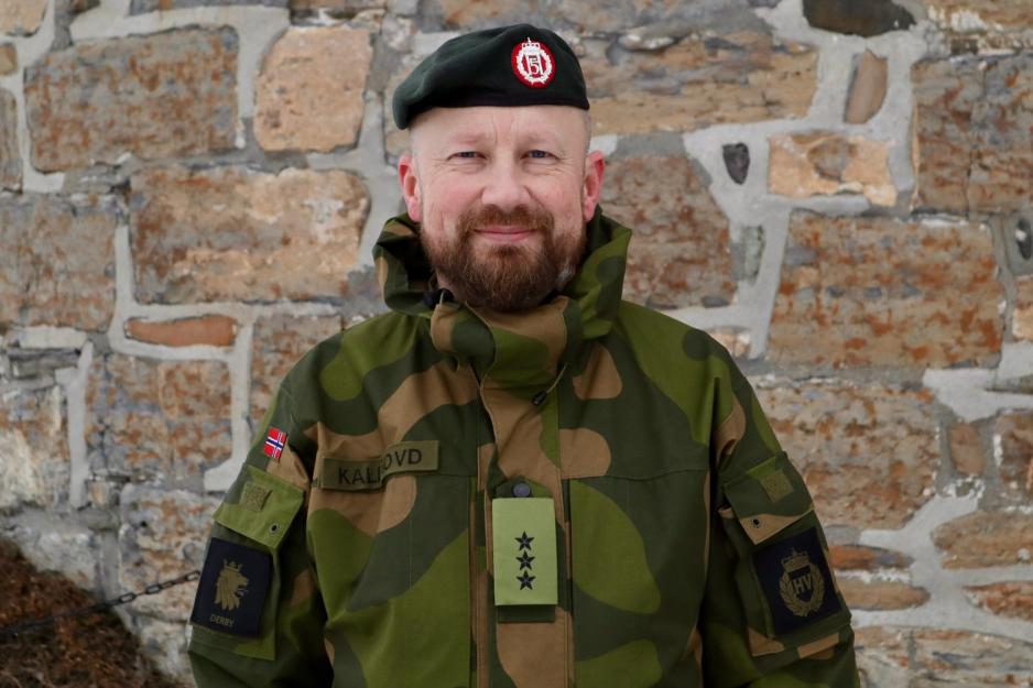 Mann i milit&aelig;r uniform