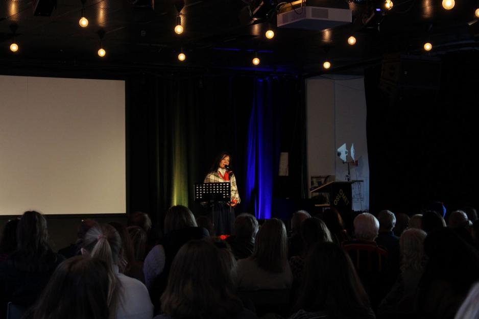 Mari Helander joiker p&aring; OsloMet