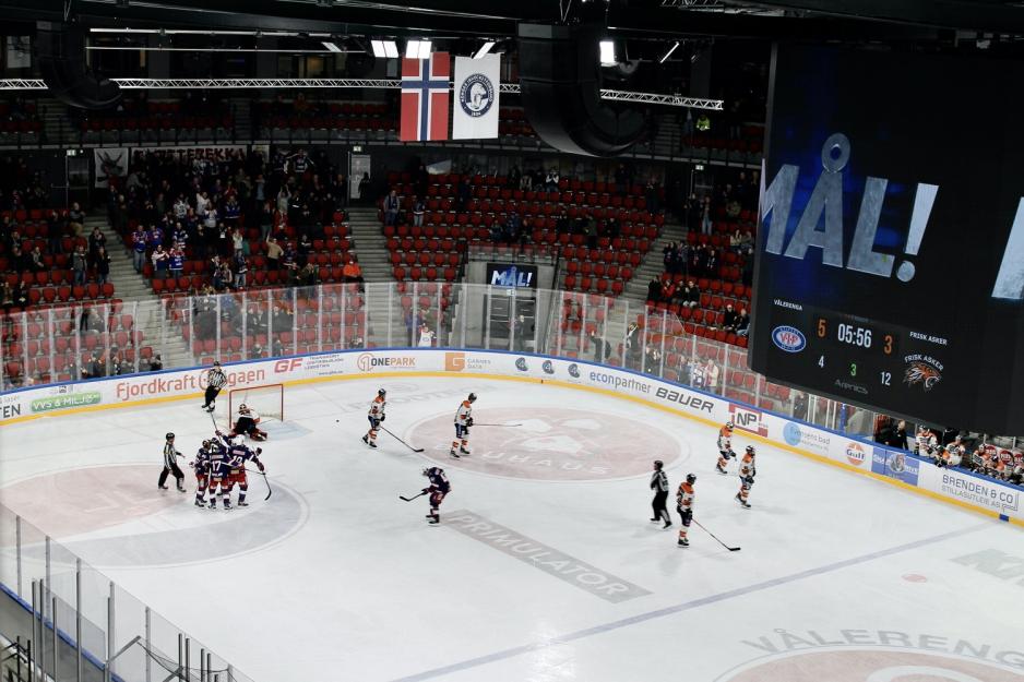 V&aring;lerenga feirer m&aring;l p&aring; ishockeybanen