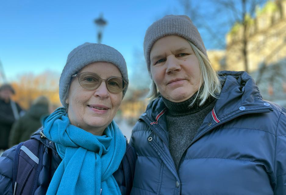 To kvinner foran eidsvoll plasst