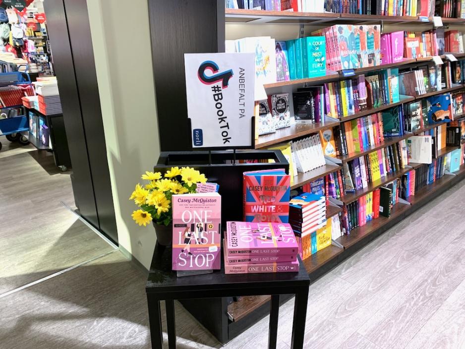 Ustilling av Booktok anbefalinger p&aring; Norli