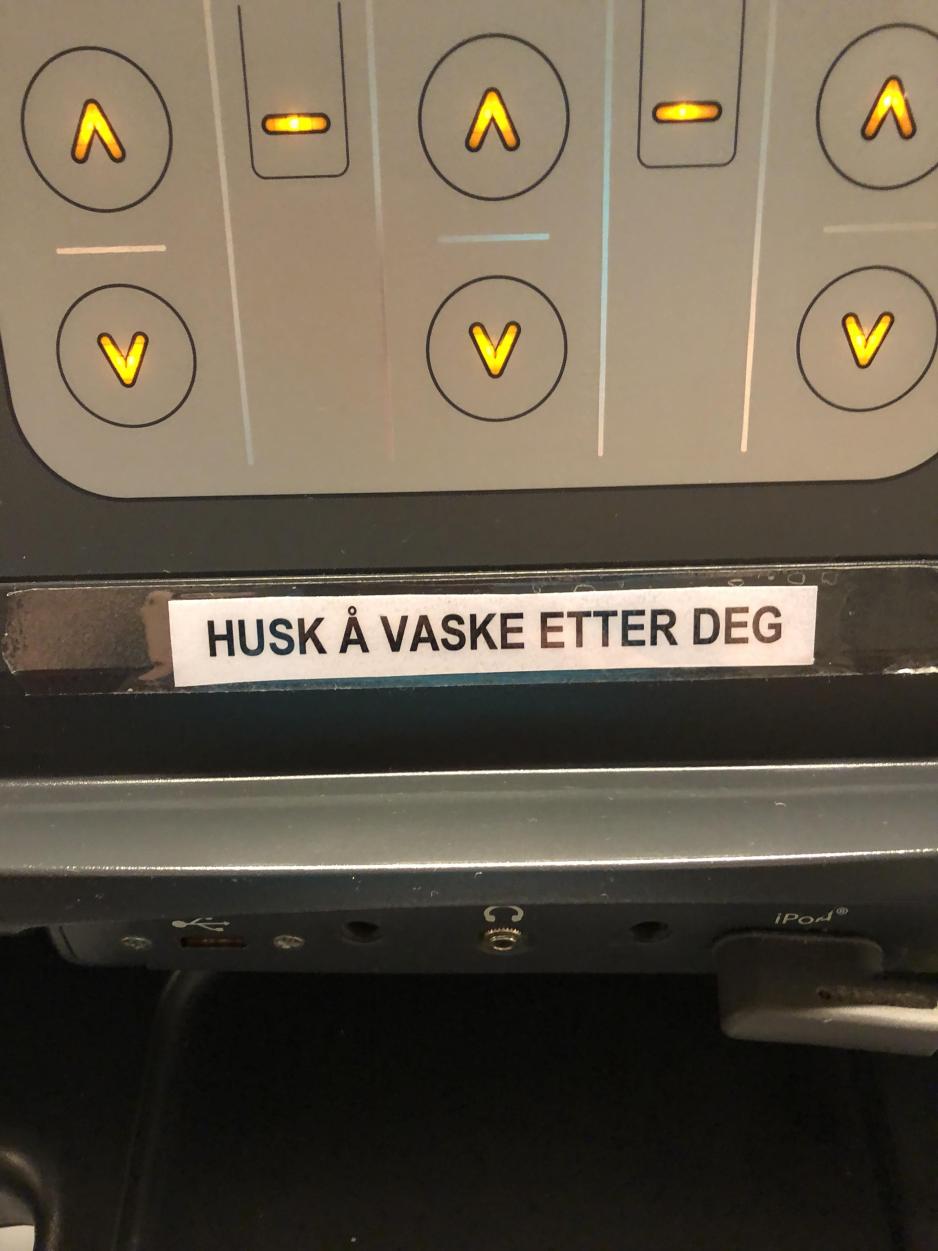 Lapp som ber folk vaske tredem&oslash;llen etter bruk