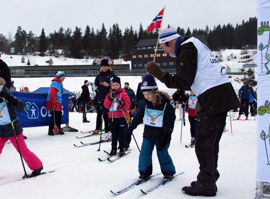 Barn som st&aring;r p&aring; startstreken f&oslash;r barna holmenkolldag