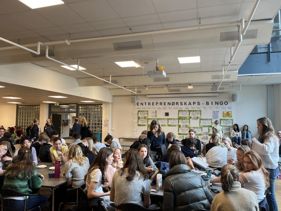 Elvebakken viderg&aring;ende skole friminutt