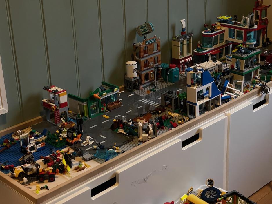 Lego p&aring; barnerom