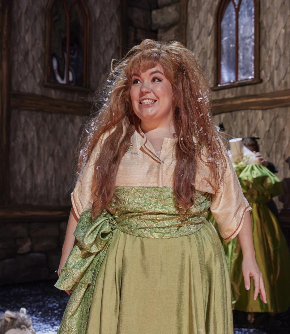 Prinsesse Anna gr&oslash;nn kjole p&aring; scenen