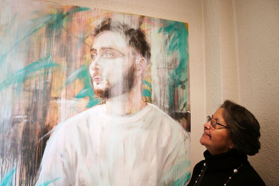 Moren til Ruben Maclean sitt favorittbilde p&aring; kunstutstillingen