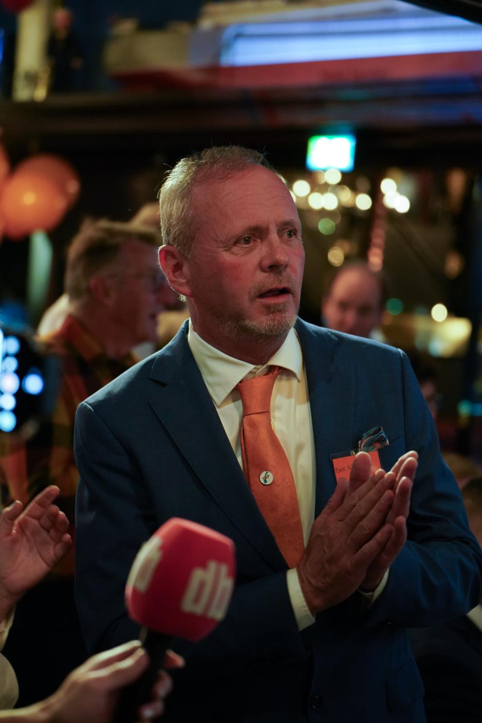 Owe Ingemann Waltherz&oslash;e, partileder i INP, er p&aring; plass under valgvaken til partiet p&aring; Louise, Aker Brygge
