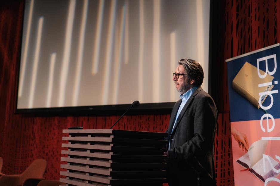 &Oslash;yvind Haraldseid p&aring; talerstolen. 