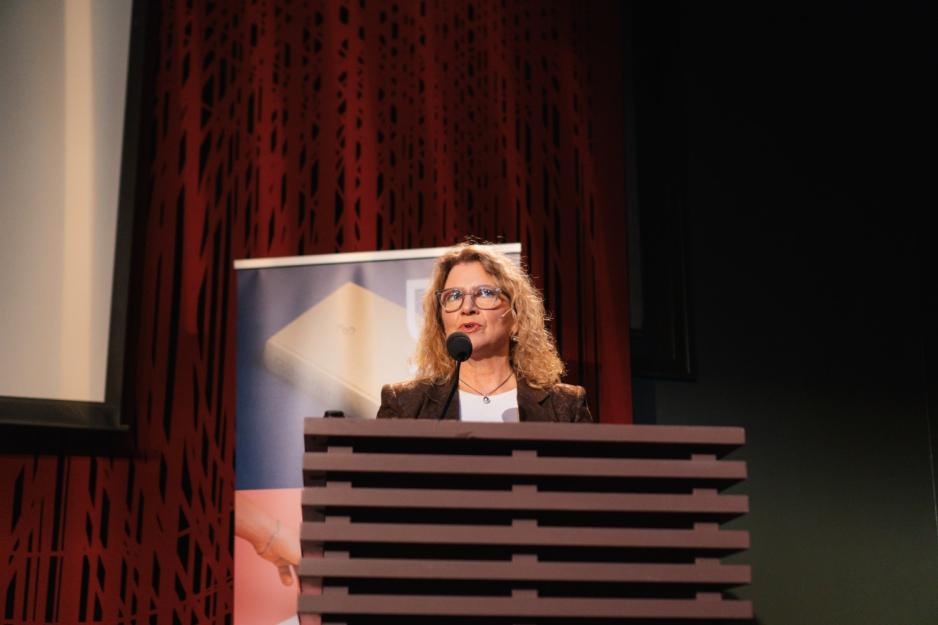 Jorunn &Oslash;kland p&aring; talerstolen