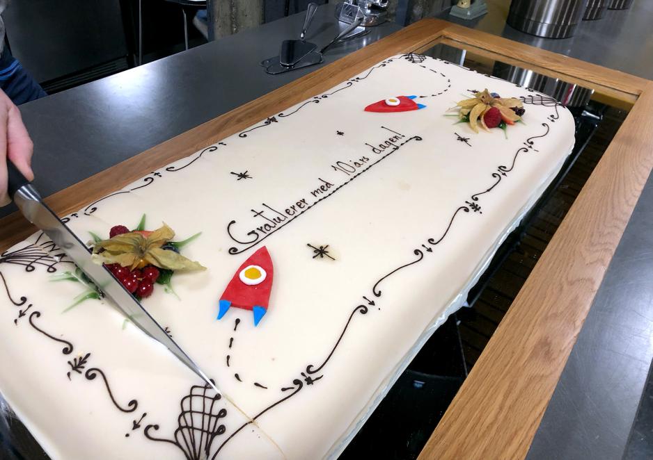 Ti-&aring;rsjubileumskake