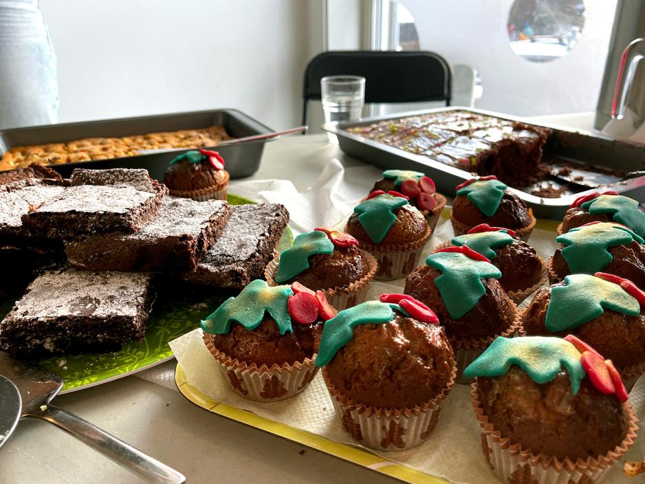 Kakebord p&aring; kaf&eacute;en.