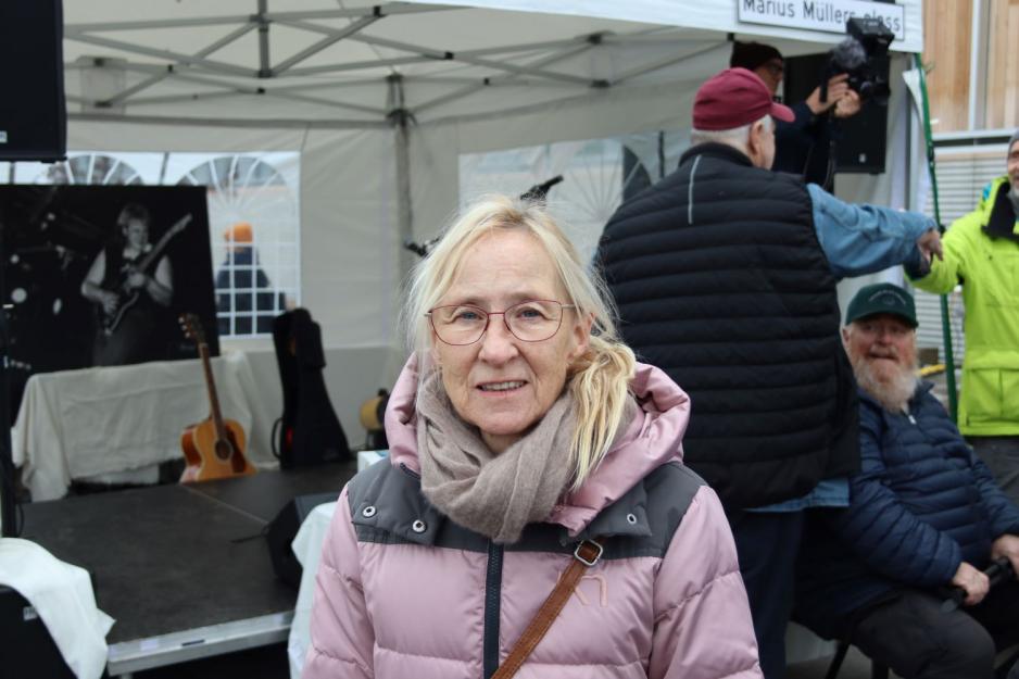 Kari Mette M&oslash;lmshaug p&aring; avdukingen av Marius M&uuml;llers plass  