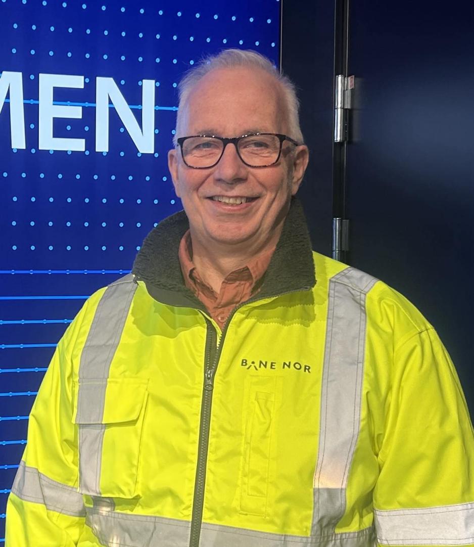 Kjell Holter med arbeidskl&aelig;rene sine