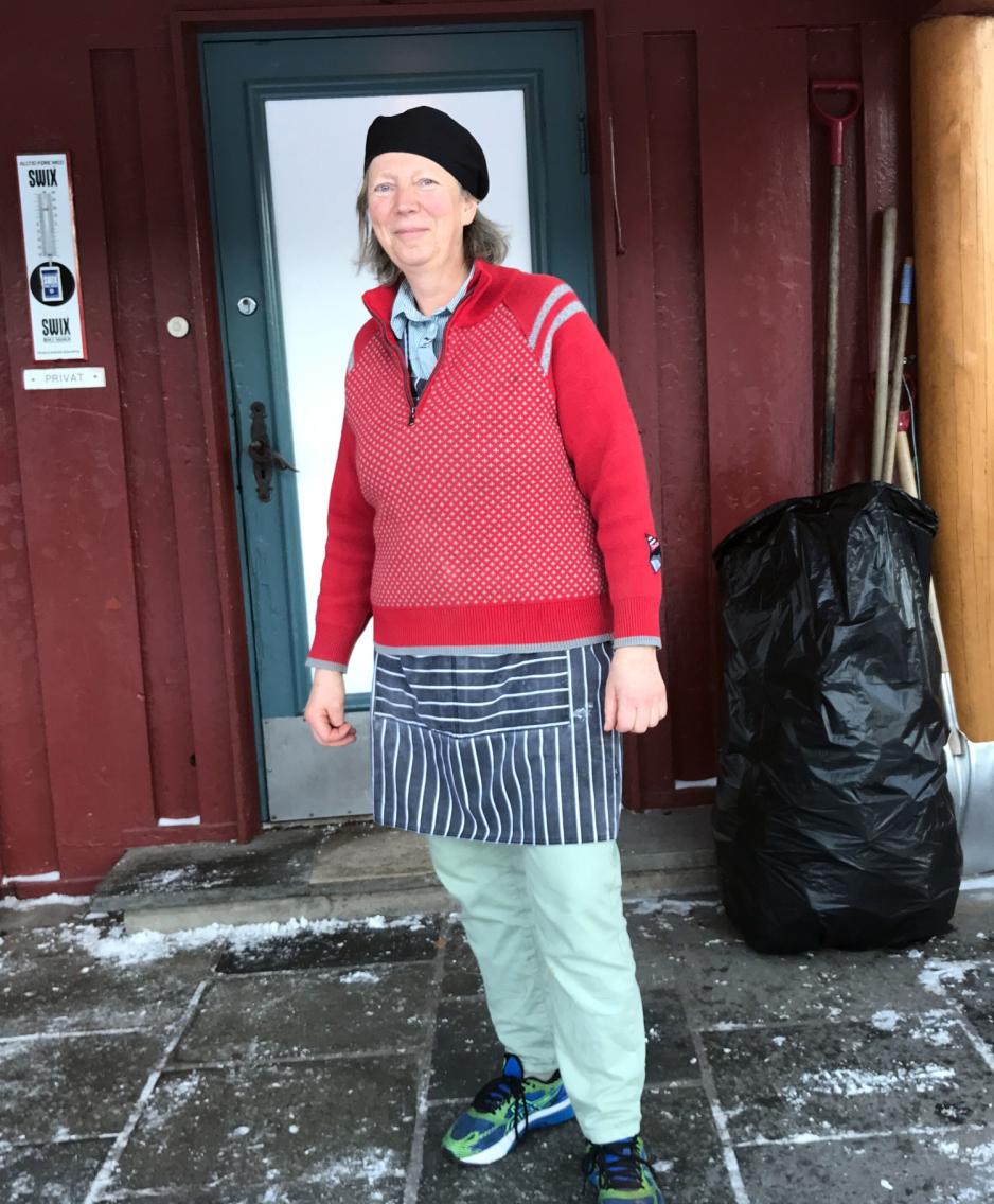 Birgitte Jensen utenfor Ullev&aring;lseter. 