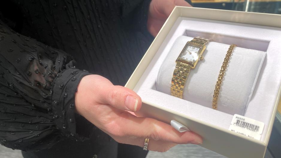 Klokke fra mockb&aelig;rg i gull