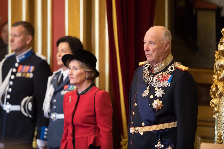 Kong Harald og Dronning Sonja p&aring; Stortinget.