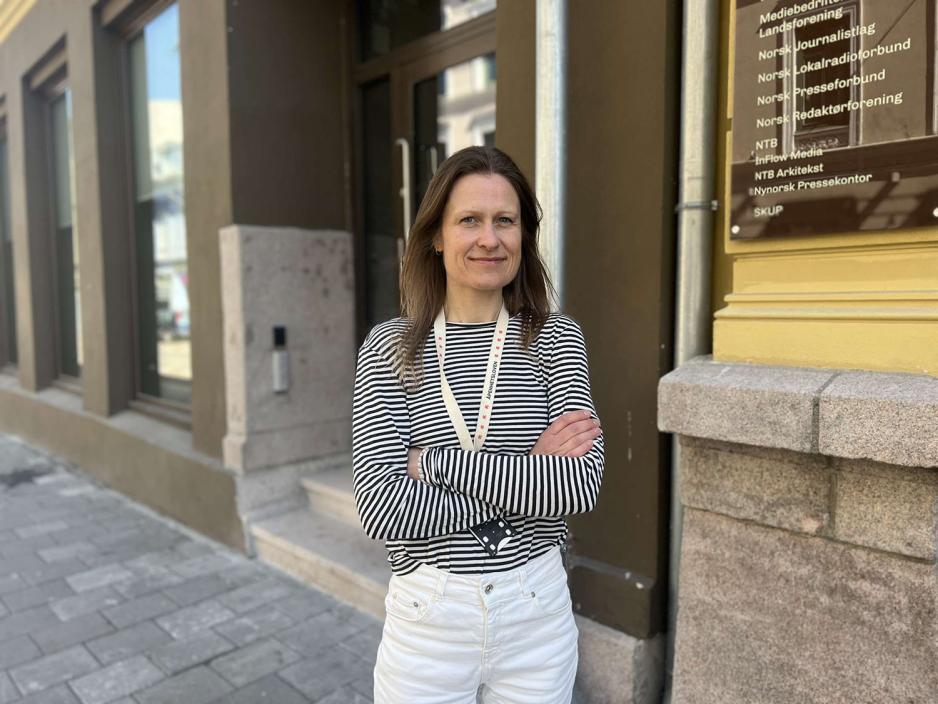Jurist og r&aring;dgiver i Norsk Presseforbund, Kristine Foss, smiler til kameraet.