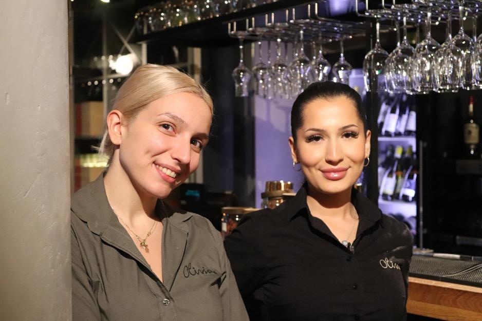 Kvinnelige ansatte p&aring; restaurant