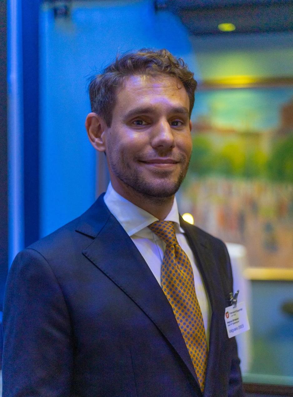 Portrettbilde av Magnus Birkelund p&aring; FrP-valgvake etter f&oslash;rste prognose.