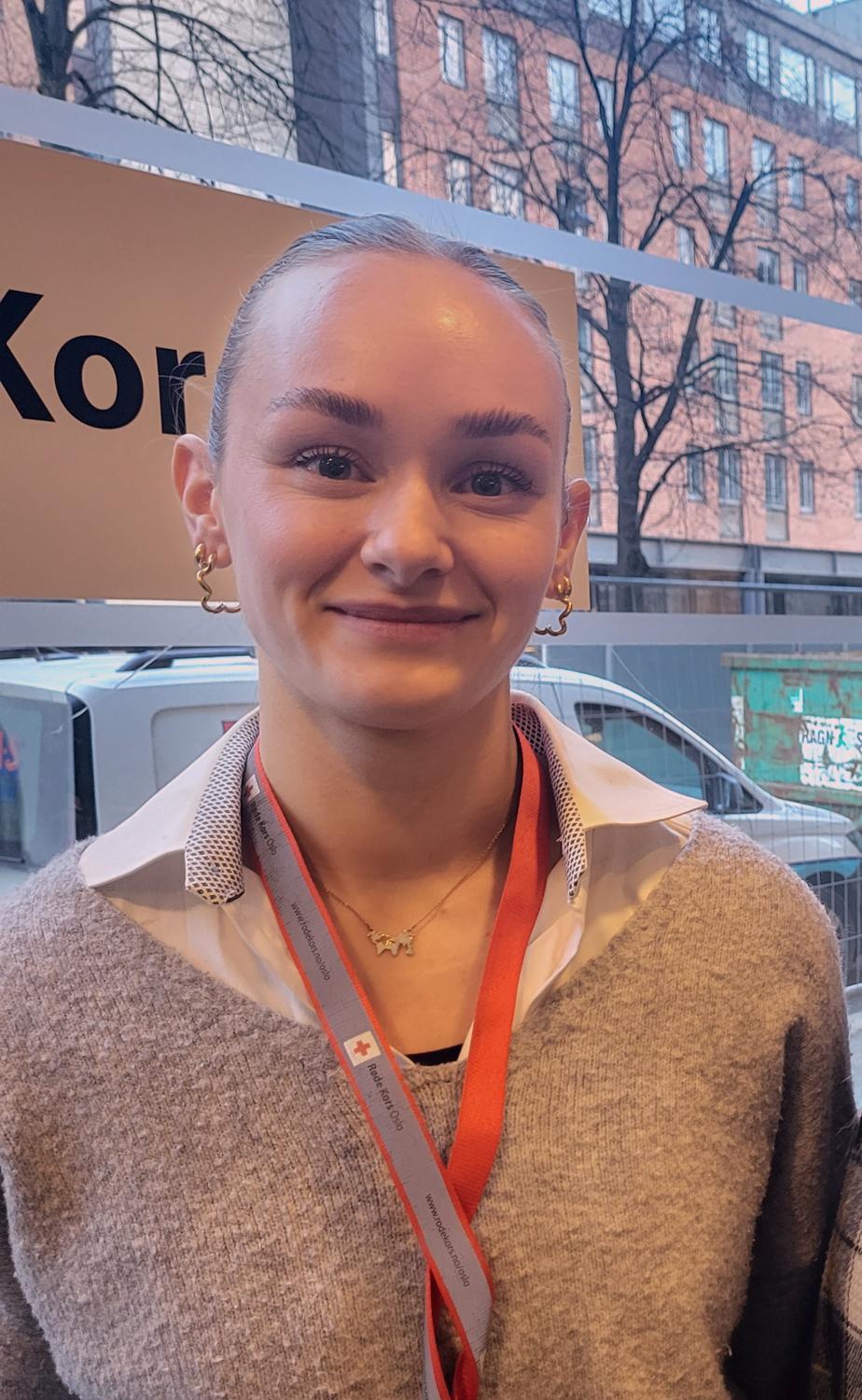 Seniorkonsulent i BARK, Martine Jakobsen, avbildet i R&oslash;de Kors' lokaler.