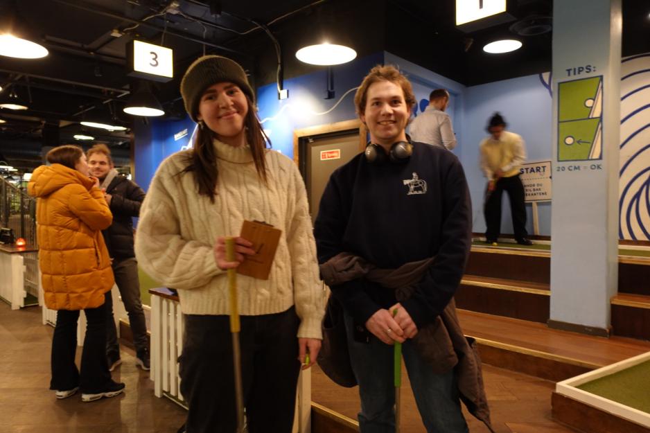 To single som m&oslash;ttes p&aring; singel golfen.