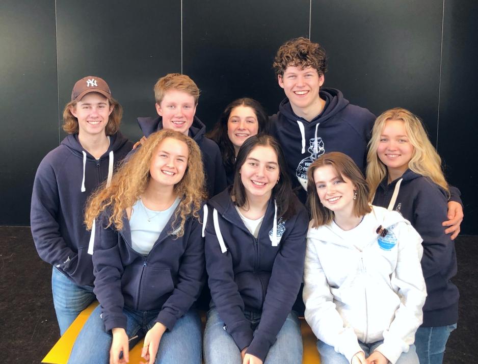 &Aring;rets skuespillere, &oslash;verst fra venstre: Herman Ring-Andersen, Karma R&oslash;rnes, Tobias, Maria,  vet ikke, Anders Wiencke Gr&oslash;gaard, Ingeborg Fj&oslash;rtoft og Caroline Borchsenius. 