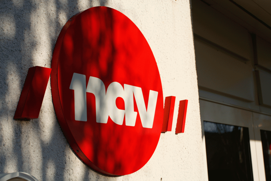 Bilde av NAV-logo p&aring; bygg