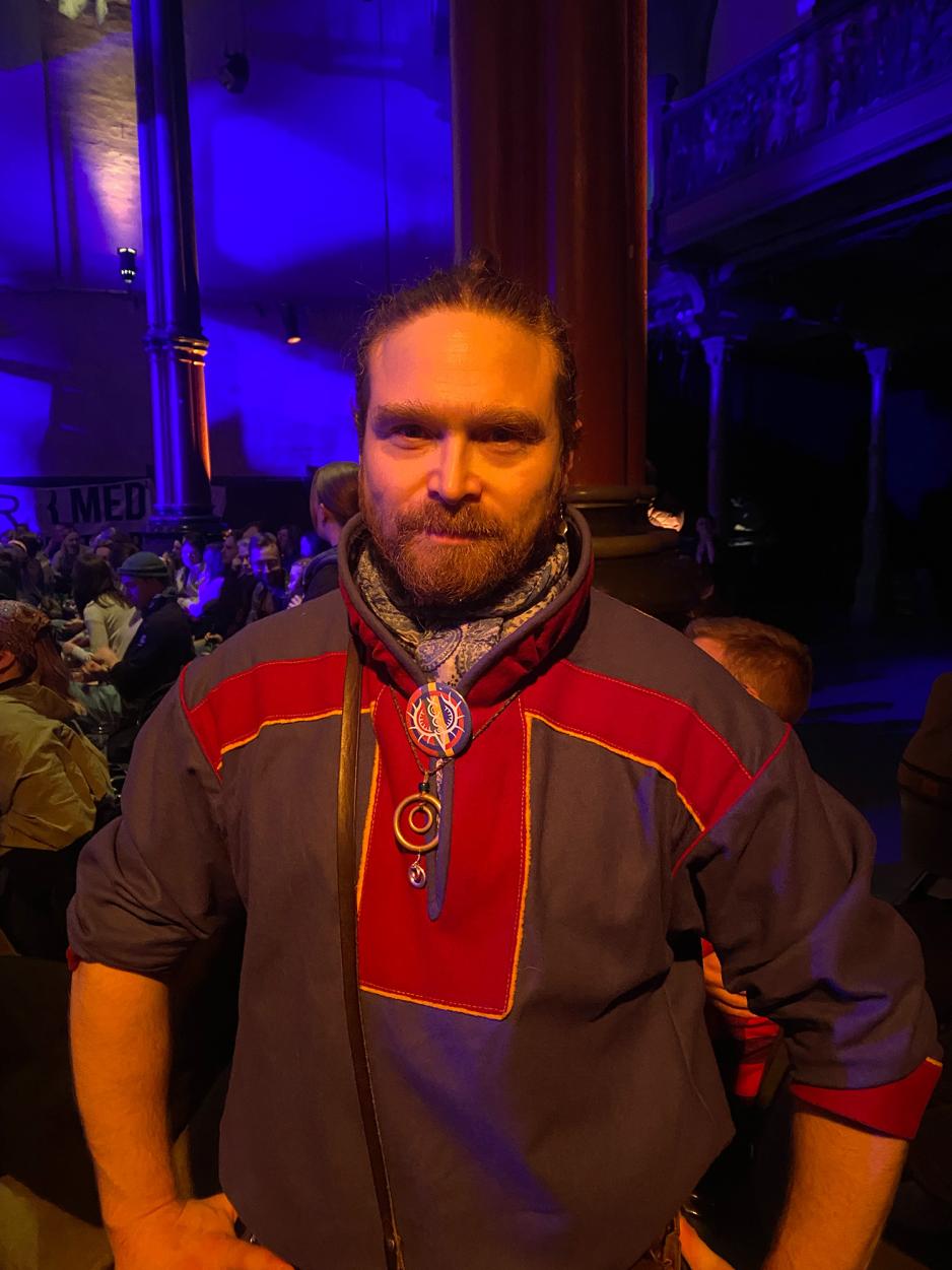 Beaska Niillas p&aring; St&oslash;ttekonsert for Fosen