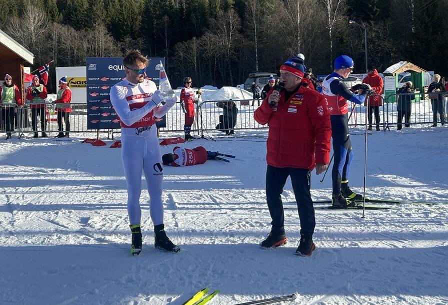 Petter Northug ingervjuet etter han mottok Tour De Ski-trofeet p&aring; Nes