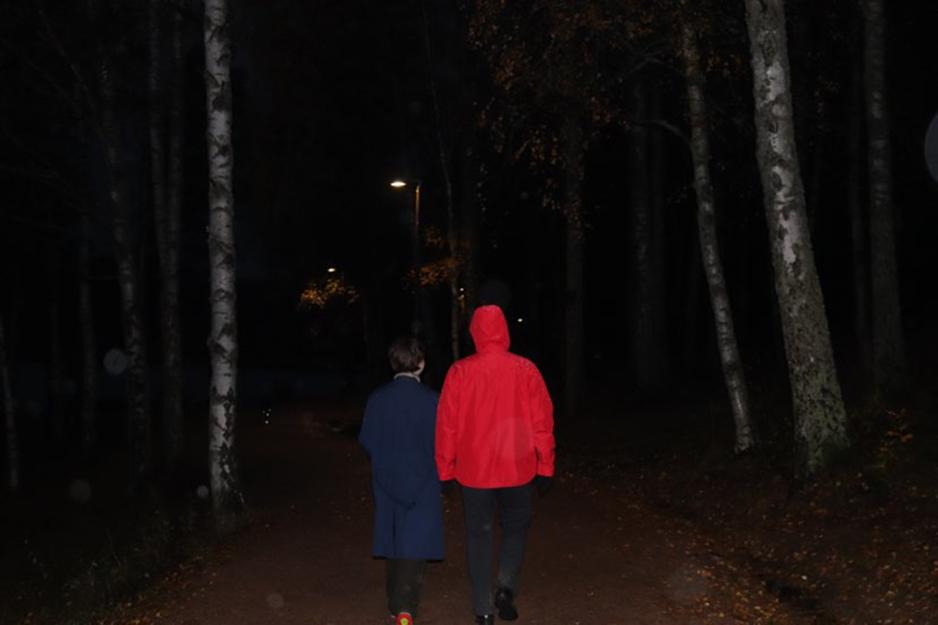 M&oslash;rkt, Tur, Venner