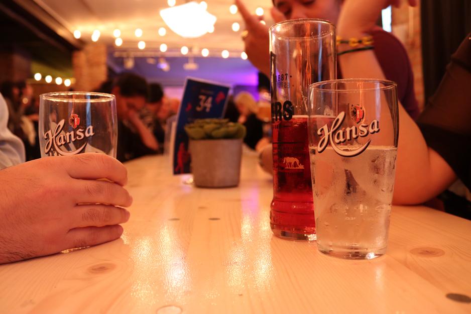 Halvtomme glass i Br&oslash;d og Sirkus lokalet. 