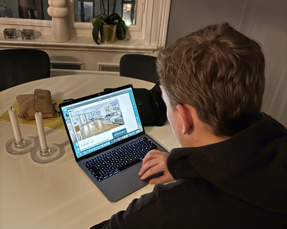 Ung gutt p&aring; boligjakt p&aring; pcen