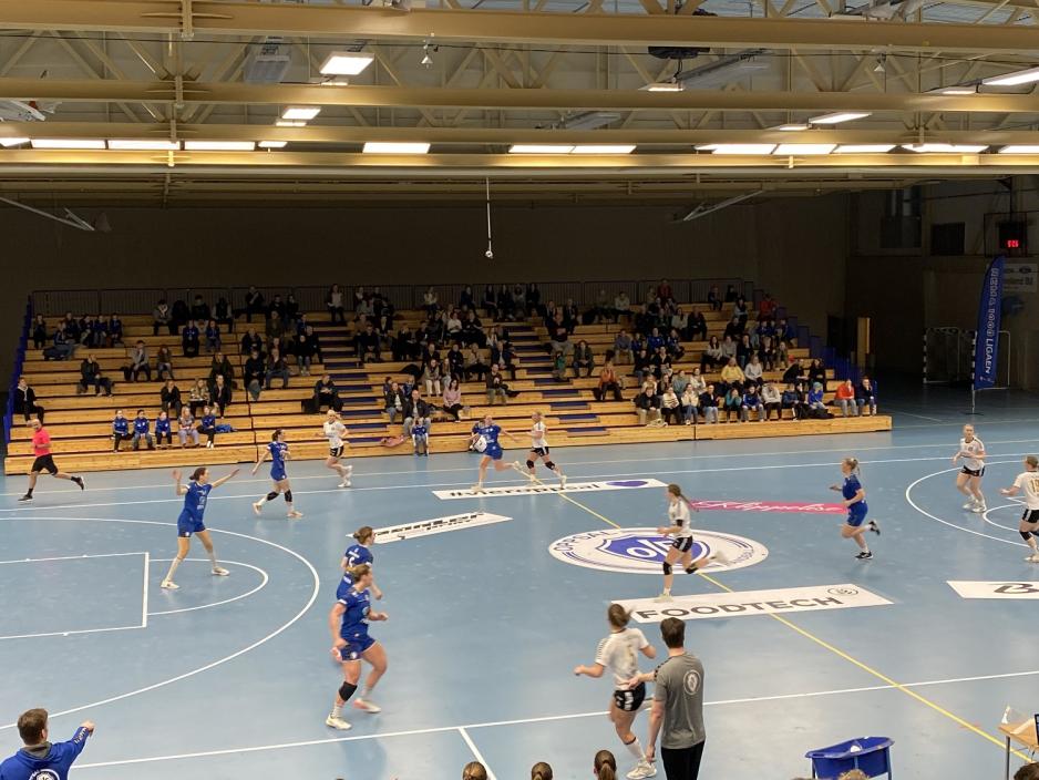 Oppsal i angrep mot Aker Topph&aring;ndball. 