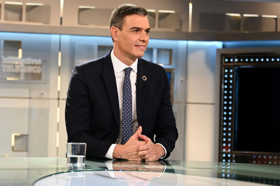 Statsminister sitter i intervju p&aring; TV