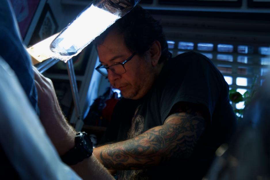 Portrett av tatov&oslash;r Pepe Martinez