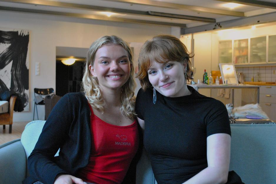 Hannah Haslie og Vilde Krohn p&aring; "Hos Arne"