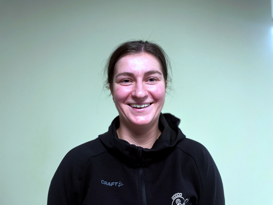 Portrett av kvinne som smiler