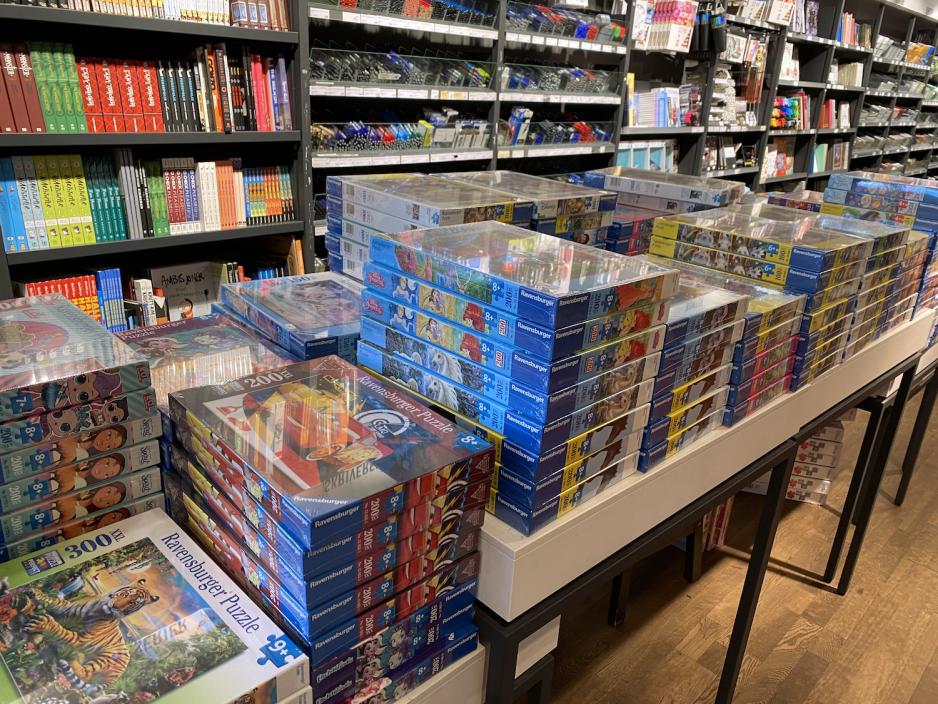 Puslespill p&aring; et bord. 