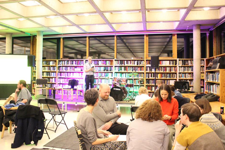 Torstein Bae p&aring; scene 