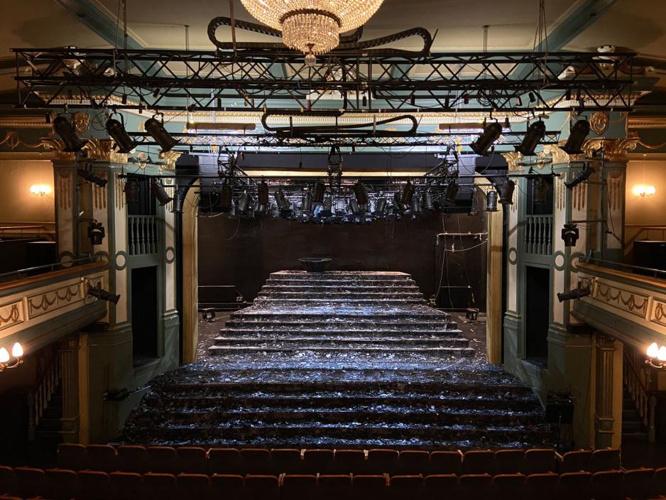 Askebelagt trapp p&aring; oslo nye teater