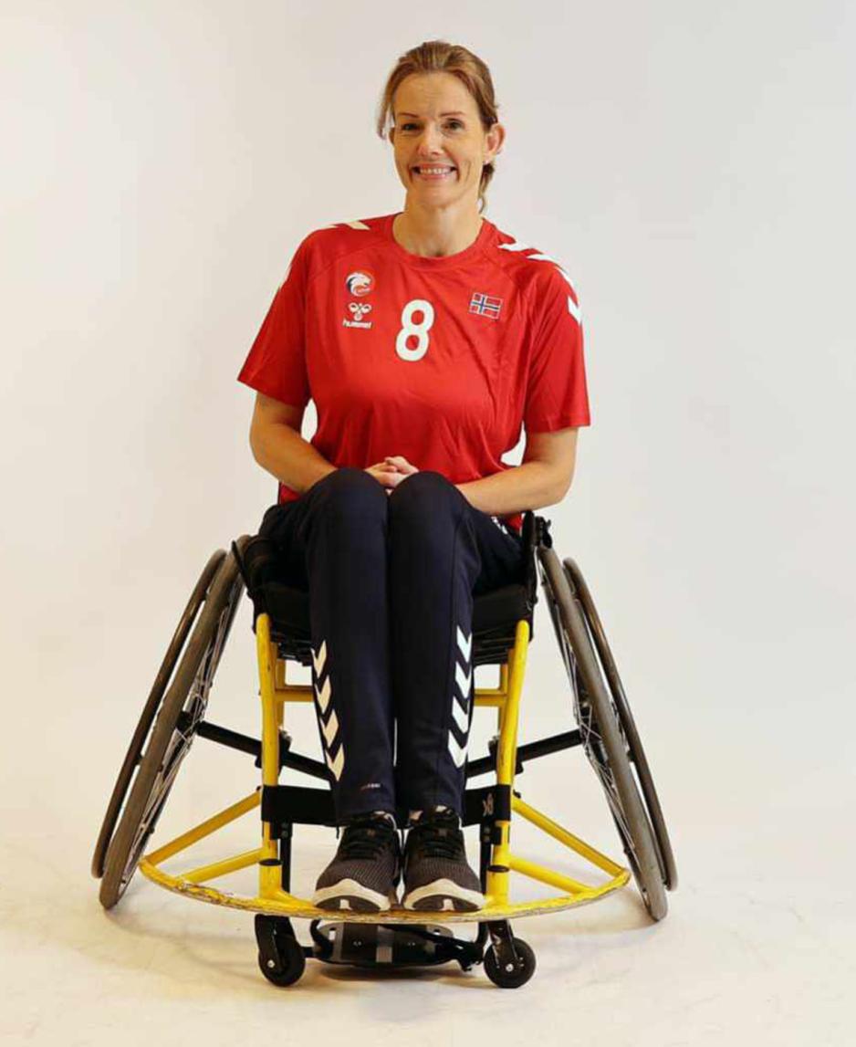 Landslagsspiller i rullestolh&aring;ndball Camilla Smedstad W&aelig;stad p&aring; fotoshoot