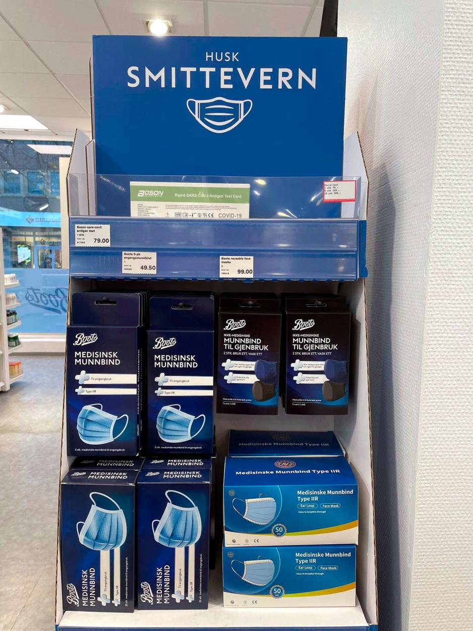 Munnbinder og hurtigtester i hyller p&aring; apoteket