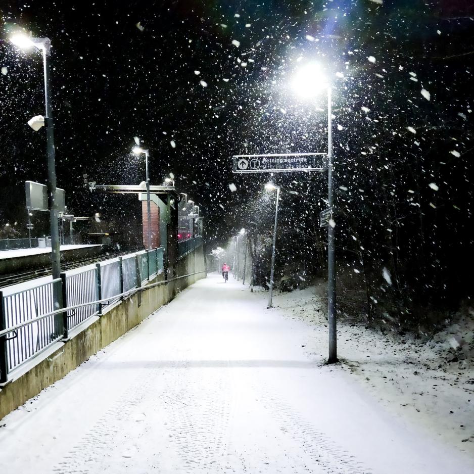 Syklist i sn&oslash;v&aelig;r