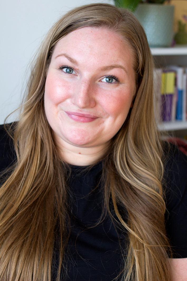 For Stine Spjelkavik Hansen g&aring;r mye av tiden til lesing.