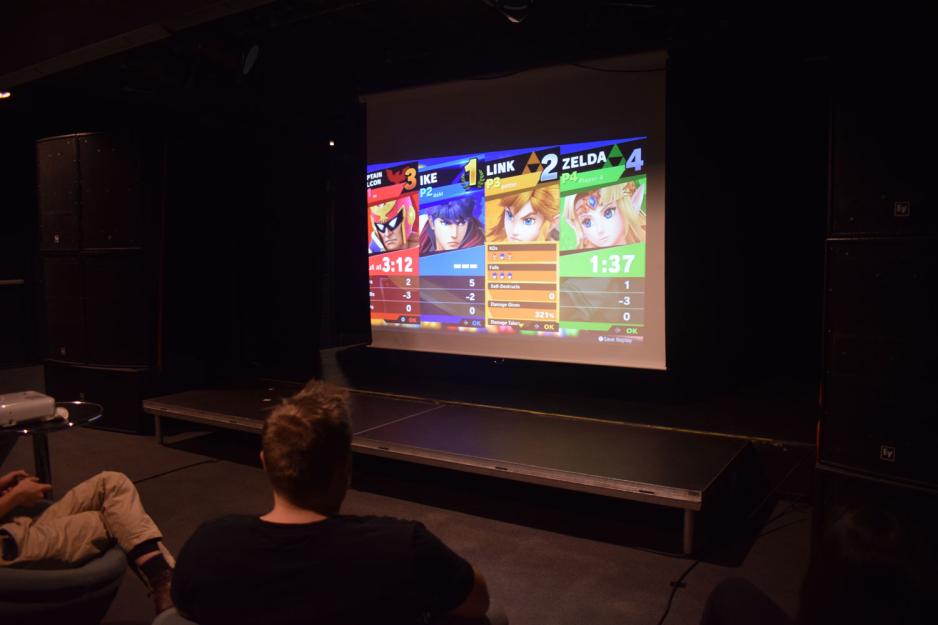 super smash p&aring; storskjerm
