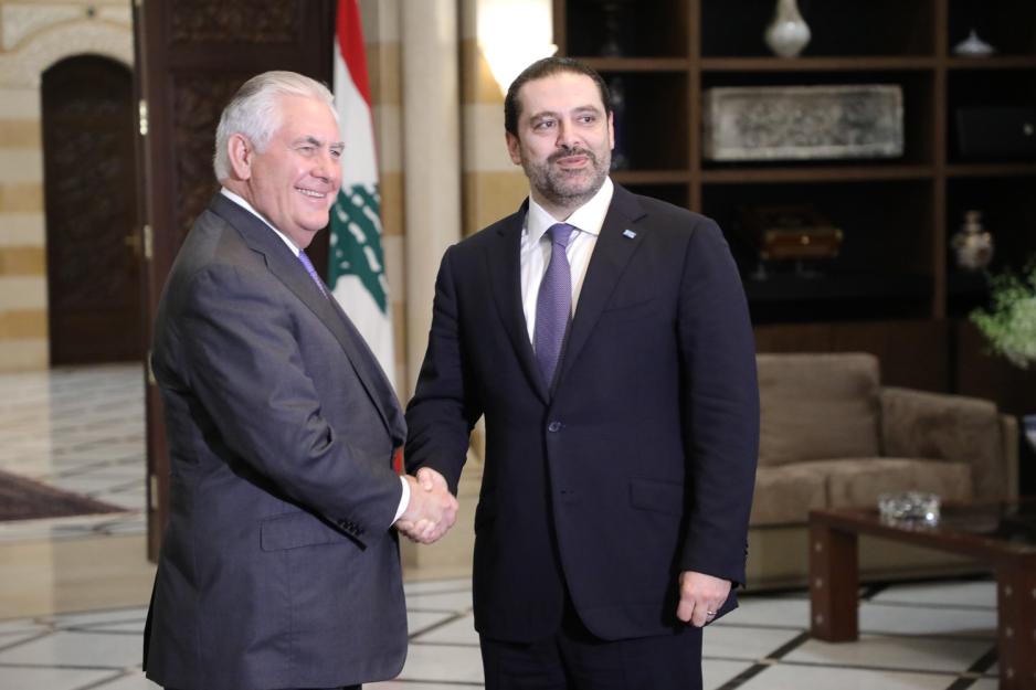 Utenriksminister Rex Tillerson h&aring;ndhilser med Libanons statsminister Saad Hariri