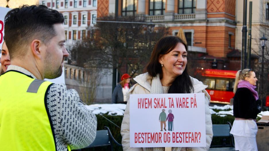 arrang&oslash;r av helsebr&oslash;let foran stortinget tina tuft
